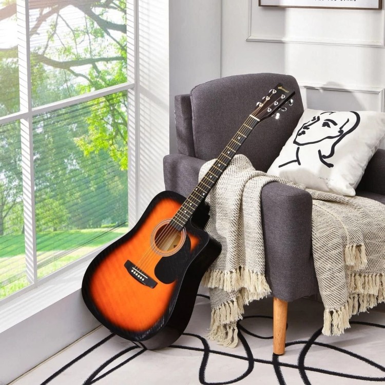 Drewniana gitara akustyczna w stylu klasycznym