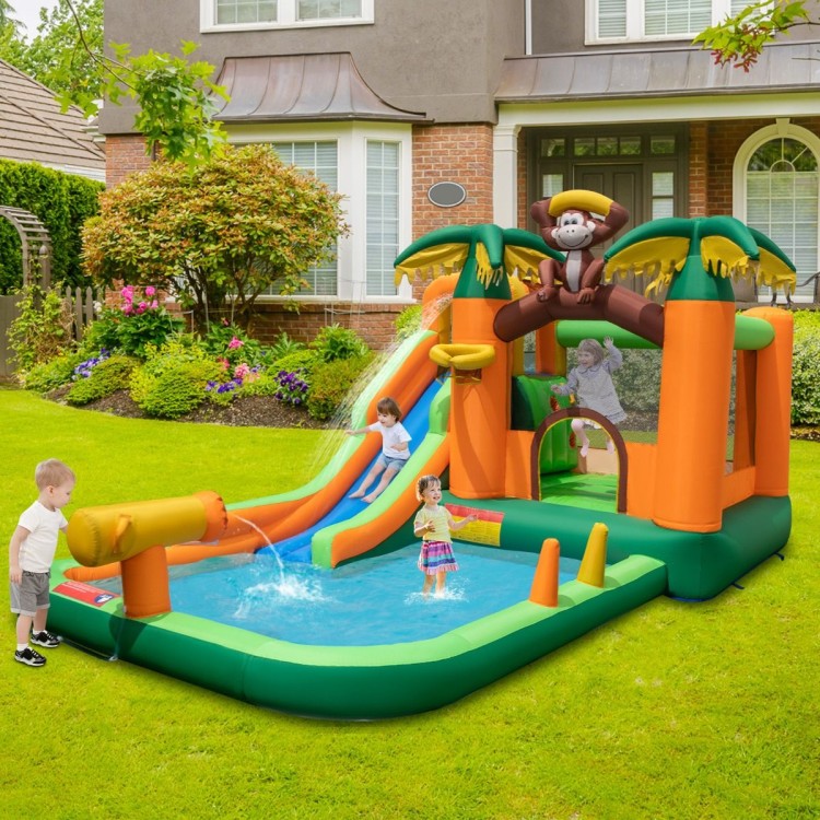 Dmuchany zamek wodny ze zjeżdżalnią i trampoliną