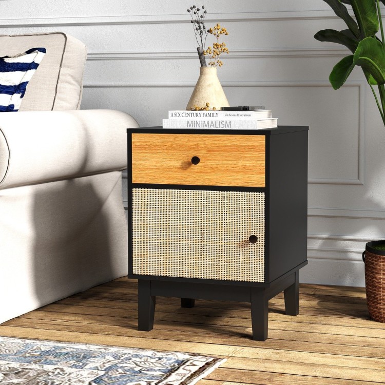 Rattanowa szafka nocna w stylu boho