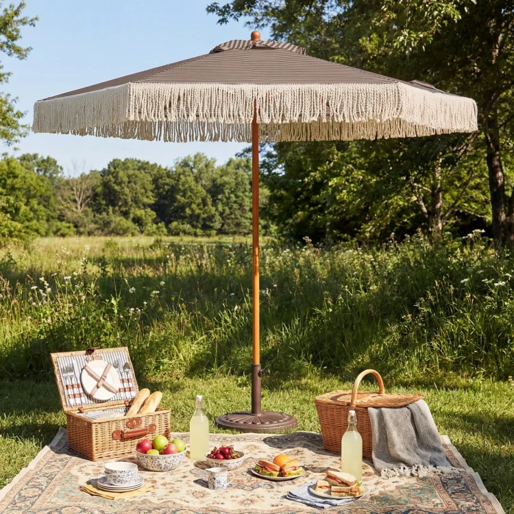 Parasol ogrodowy z frędzlami