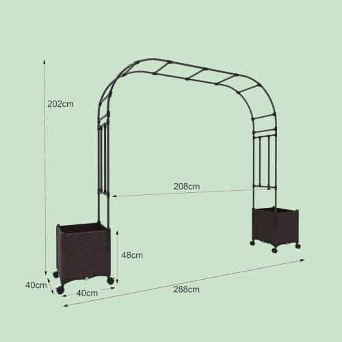 Zewnętrzna pergola z metalowym łukiem dekoracyjnym
