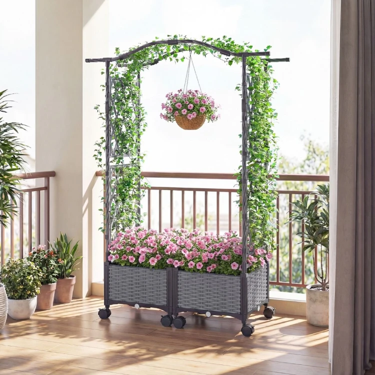 Łuk ogrodowy z kratką do roślin pnących pergola