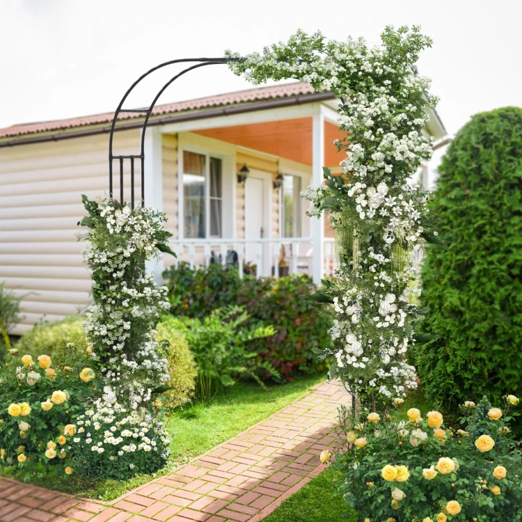 Metalowa pergola ogrodowa