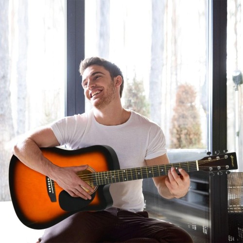 Drewniana gitara akustyczna w stylu klasycznym